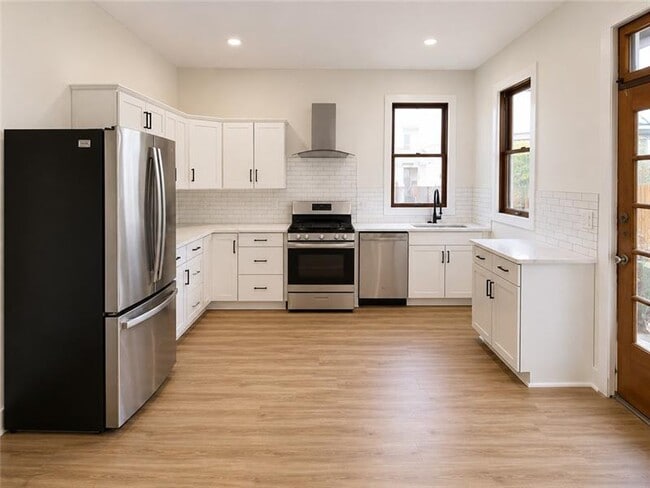 Building Photo - 212 21st St