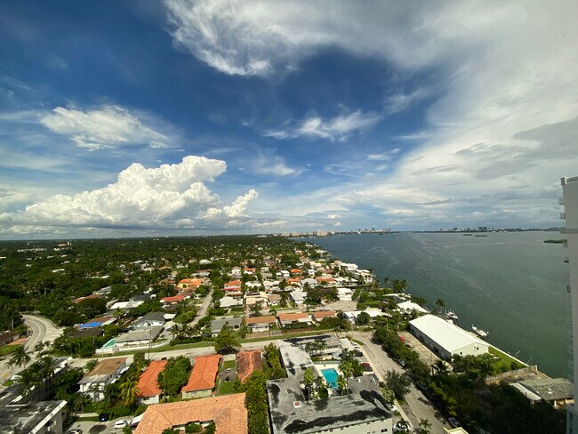 Foto del edificio - 7951 NE Bayshore Ct