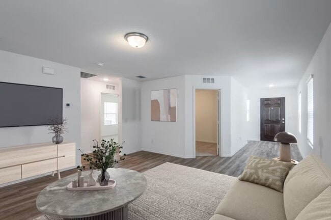 Foto del edificio - 808 Lake Fletcher Rd