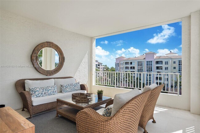 Foto del edificio - 705 Crandon Blvd