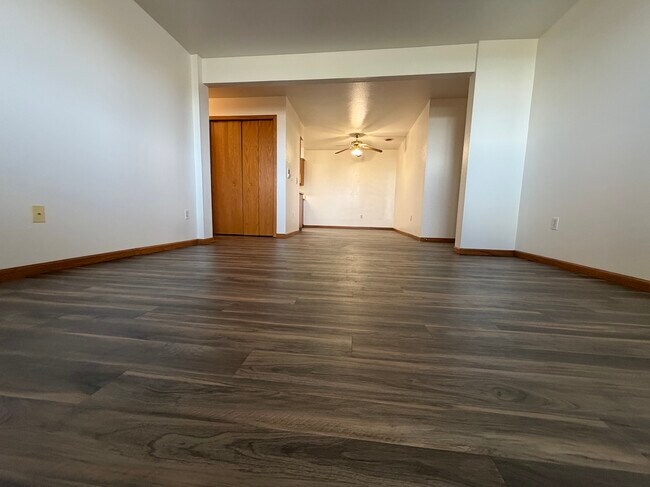 De izquierda a derecha - 517 Trail Side Dr