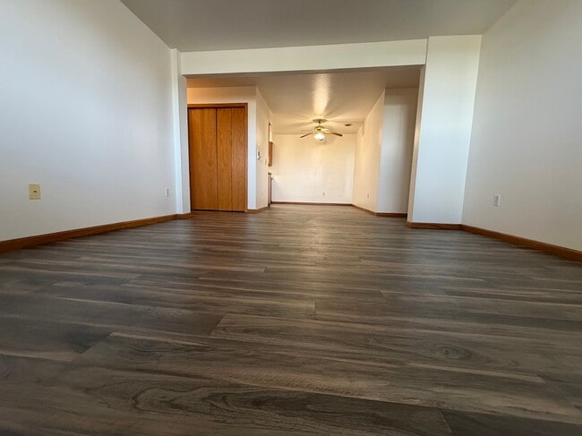 LR to DR - 517 Trail Side Dr