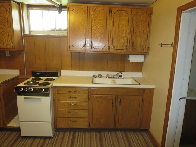 Building Photo - 800 Bluemont B - 1