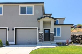 Building Photo - 735 Rio Vista Loop