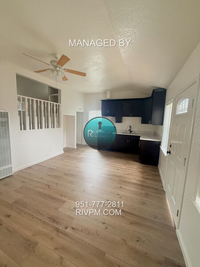 Foto del edificio - 24140 Atwood Ave