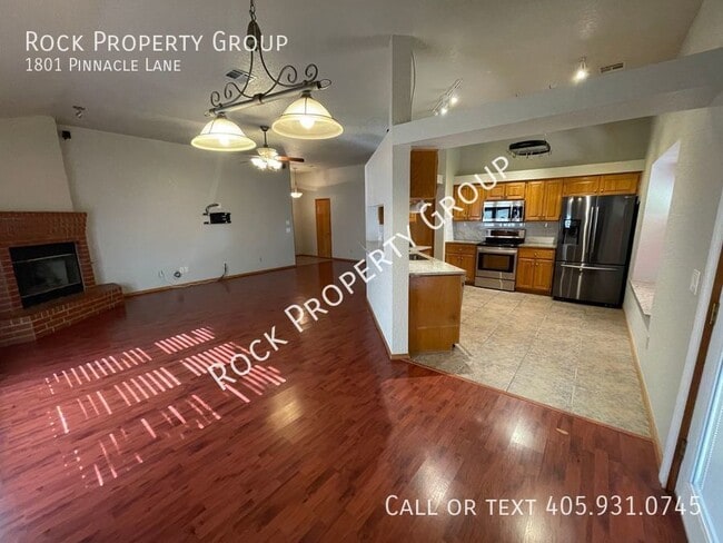 Building Photo - 1801 Pinnacle Ln
