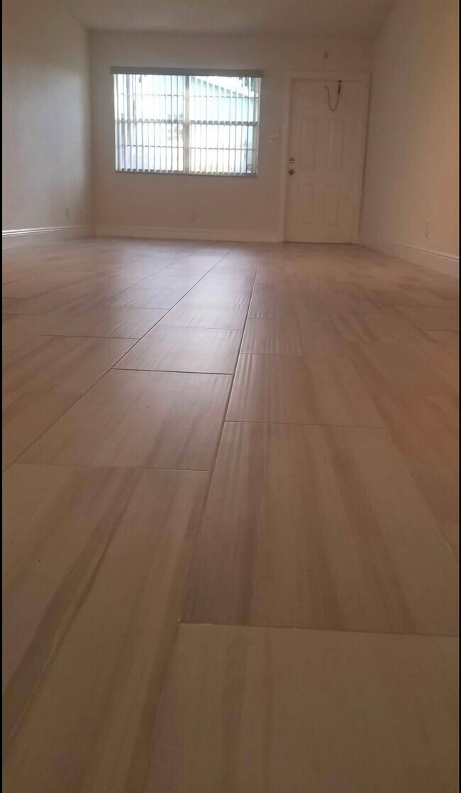 Foto del edificio - 2607 NE 8th Ave