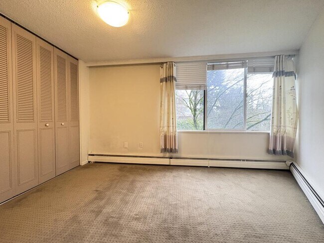Photo du bâtiment - 1 bedroom in Vancouver BC V6R 2J4