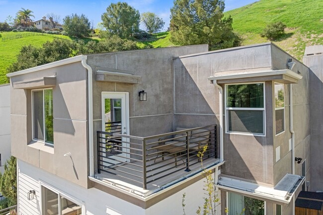 Building Photo - 4969 Llano Dr