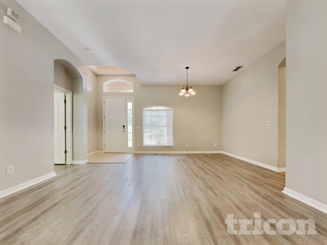 Foto del edificio - 3508 Pendleton Way