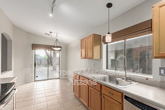 Building Photo - 3435 E Wahalla Ln