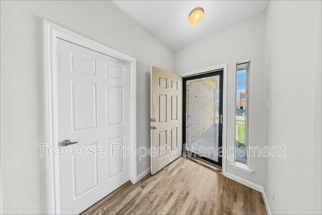 Foto del edificio - 10001 Blue Bell Dr