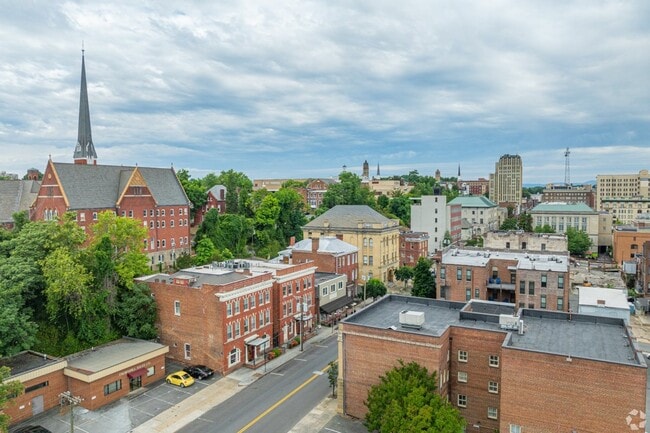 Downtown Lynchburg has various shops and restaurants.