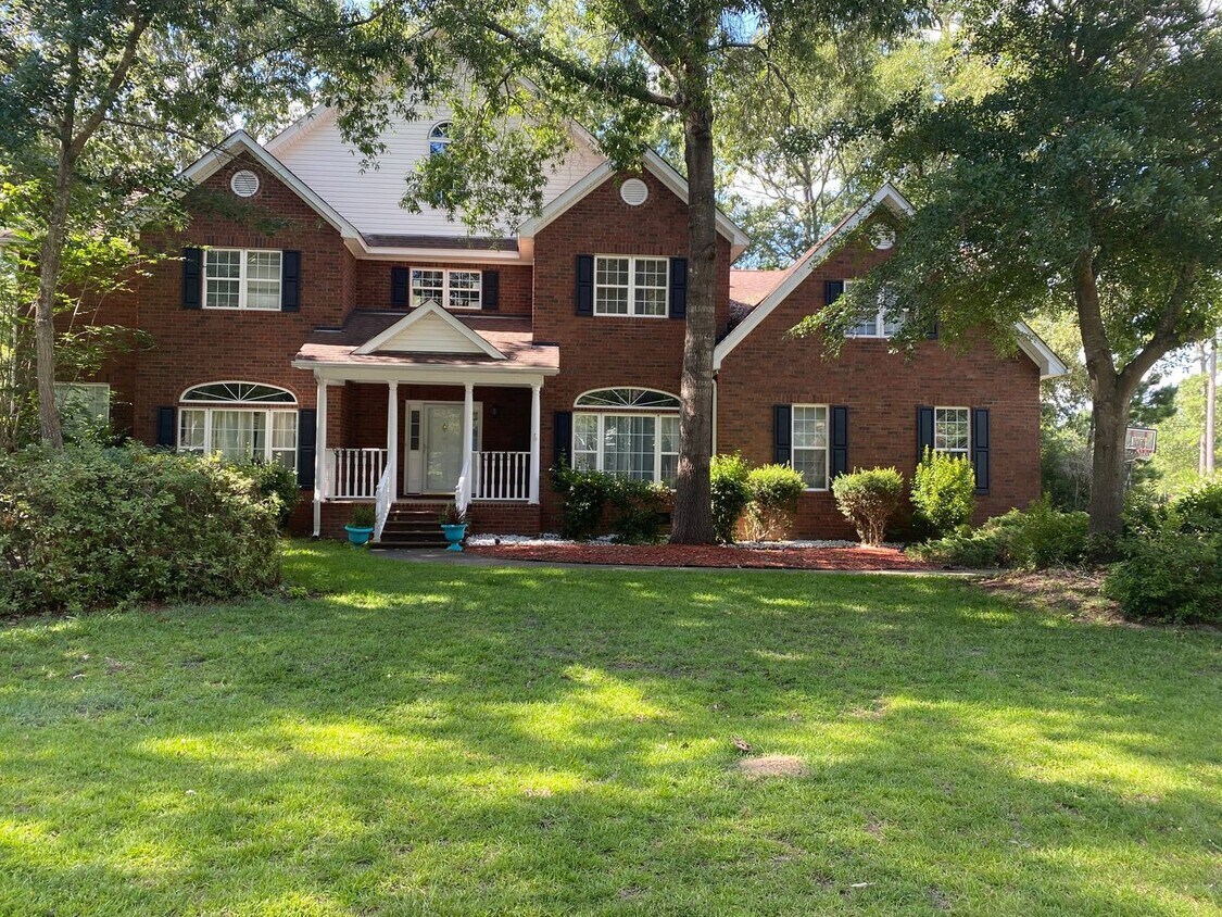 Primary Photo - Beautiful Brick Home for Rent – Spacious, ...