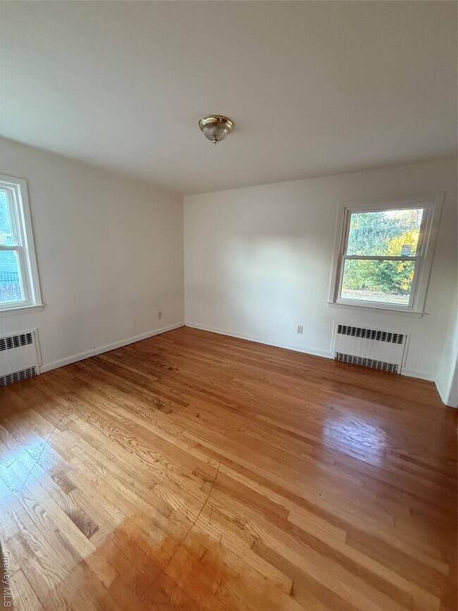 Building Photo - 301 Copiague Pl