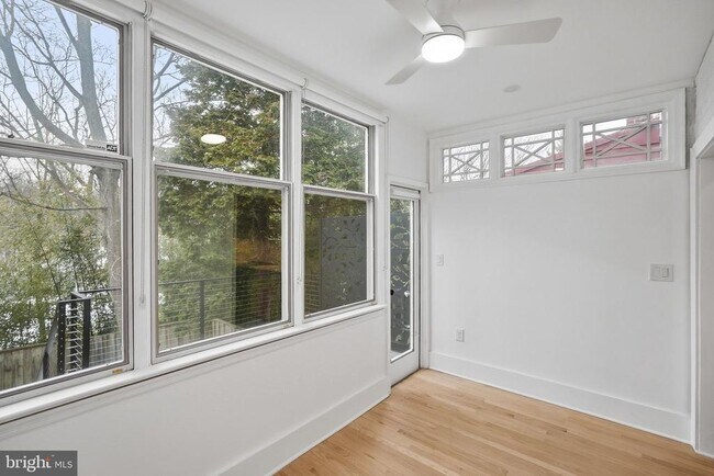 Foto del edificio - 2028 Tunlaw Rd NW