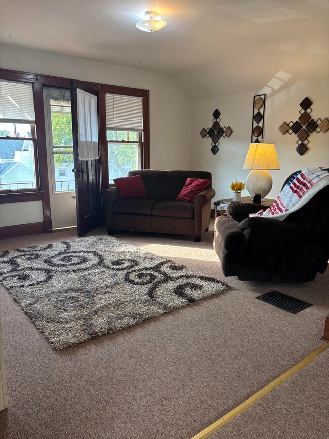 Building Photo - 2119 Lasalle St