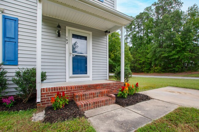 Building Photo - Charming 3-Bed, 2.5-Bath Home with New Roo...