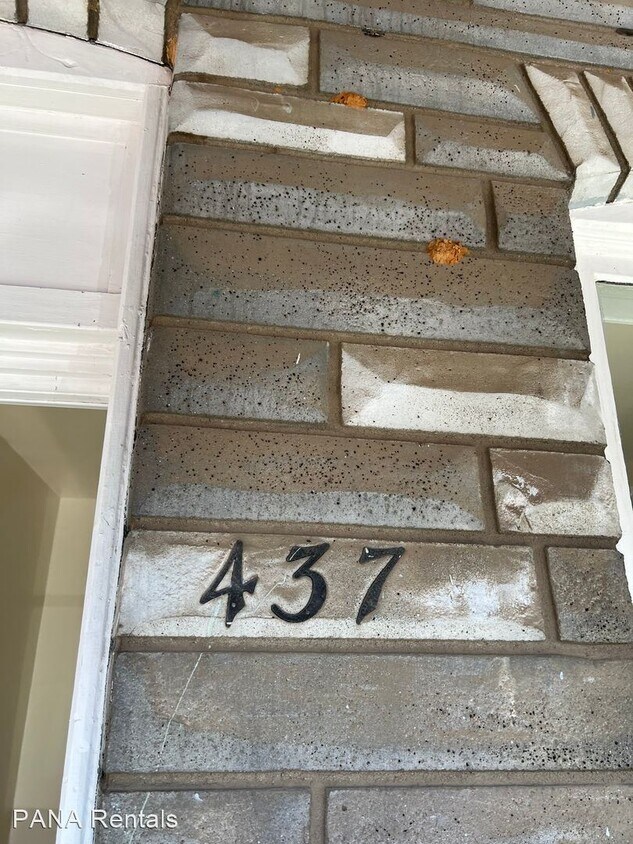 Primary Photo - 4 br, 1 bath House - 437 West Greenwich St...