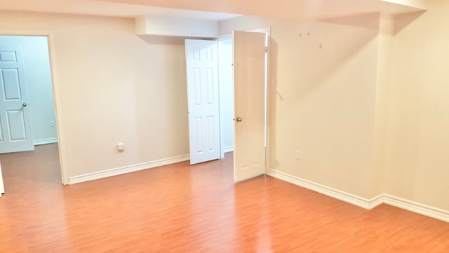 Building Photo - 664 Esprit Cres