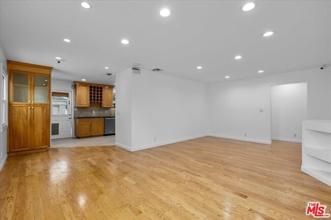 Building Photo - 5852 Burnet Ave