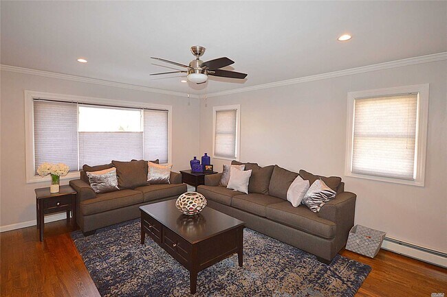 Building Photo - 42 Tenafly Dr