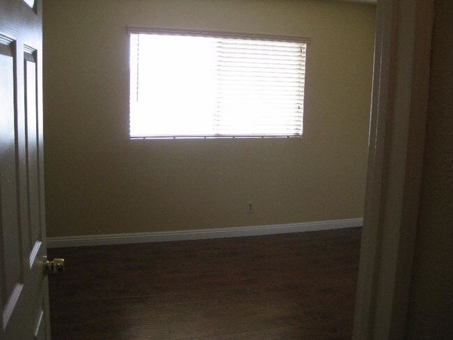 Foto del edificio - 1539 W 206th St