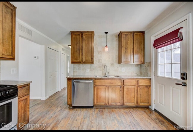 Building Photo - 600 Kalama Ave