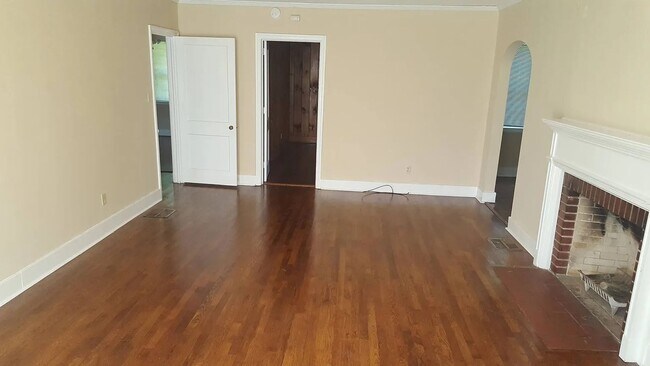 Foto del edificio - 2334 Redwood Drive