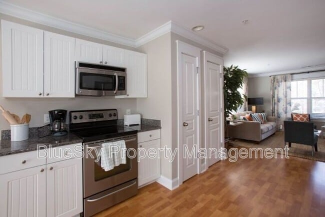 Building Photo - 1615 Elmwood Ct