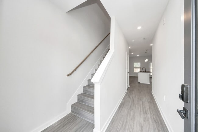 Building Photo - 7711 Longmire Rd