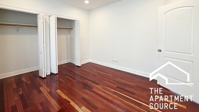 Foto del edificio - 7227 N Rogers Ave