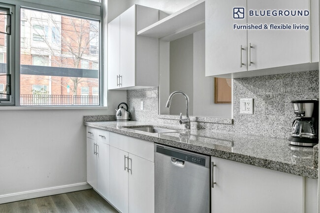 Building Photo - 100 Landsdowne St