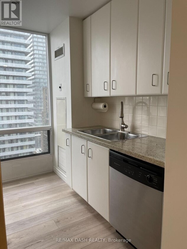 Photo principale - 85 Bloor St E