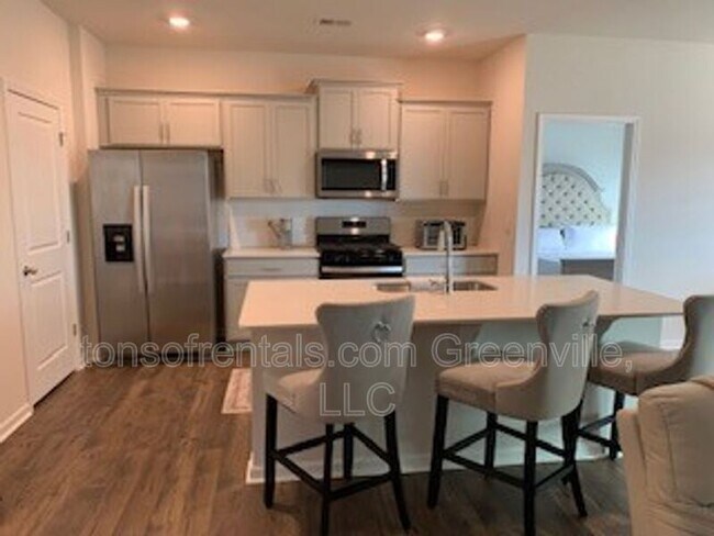 Foto del edificio - 938 Pineland Dr