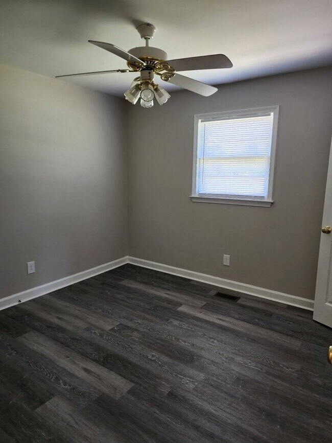 Foto del edificio - Old Ebenezer RD 3 bedroom 2 bath