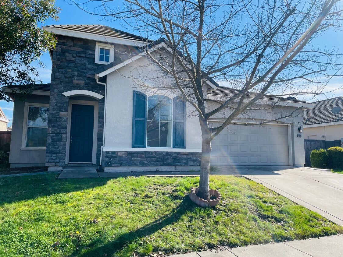Foto principal - 1931 Charm Way - Natomas 95835