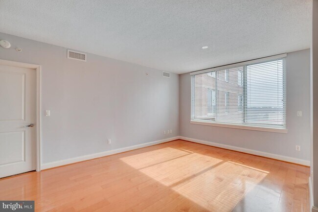 Building Photo - 1020 N Highland St