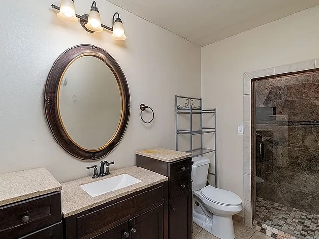 Building Photo - 838 Camelot Dr