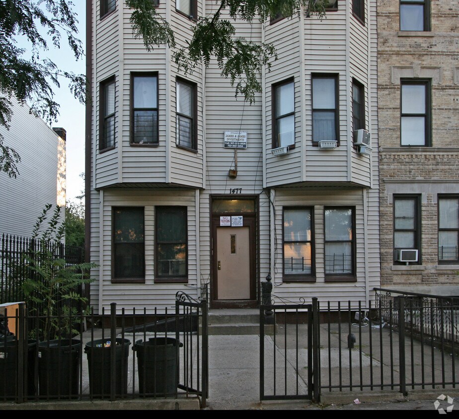 Foto del edificio - 1477 Bushwick Ave