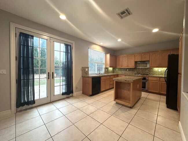 Building Photo - Beautifully updated 5 bedroom in Antioch