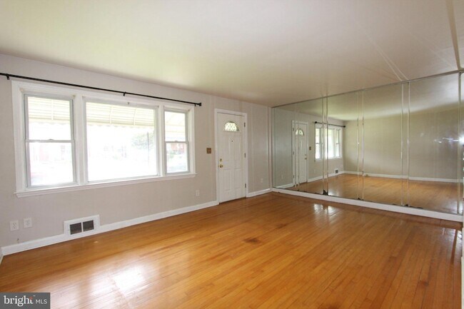 Foto del edificio - 1612 Sherwood Ave