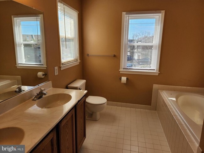 Building Photo - 449 Oakmont Ct