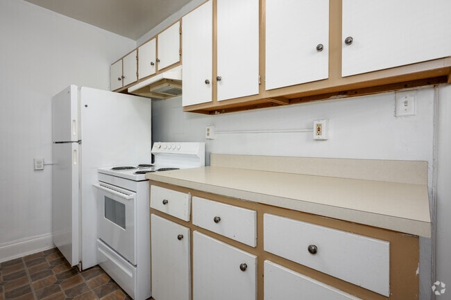 1BR, 1BA - 800SF - Kitchen - Dumont Apartments