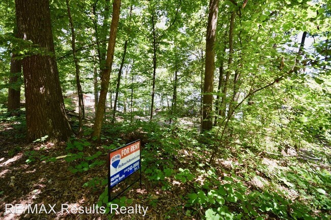 Building Photo - 3 br, 2 bath House - 297 Green Bay Road