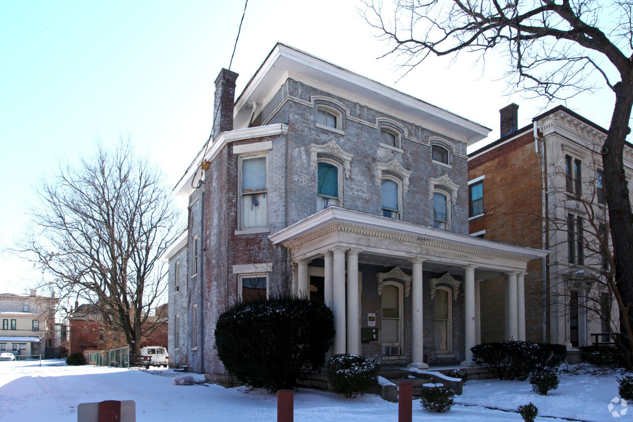 Primary Photo - 1023 S 4th St