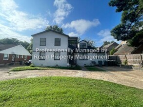 Building Photo - 3523 Barwood Cir