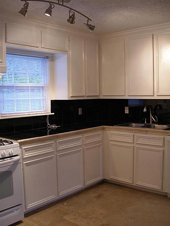 Foto del edificio - 6626 Corbin St