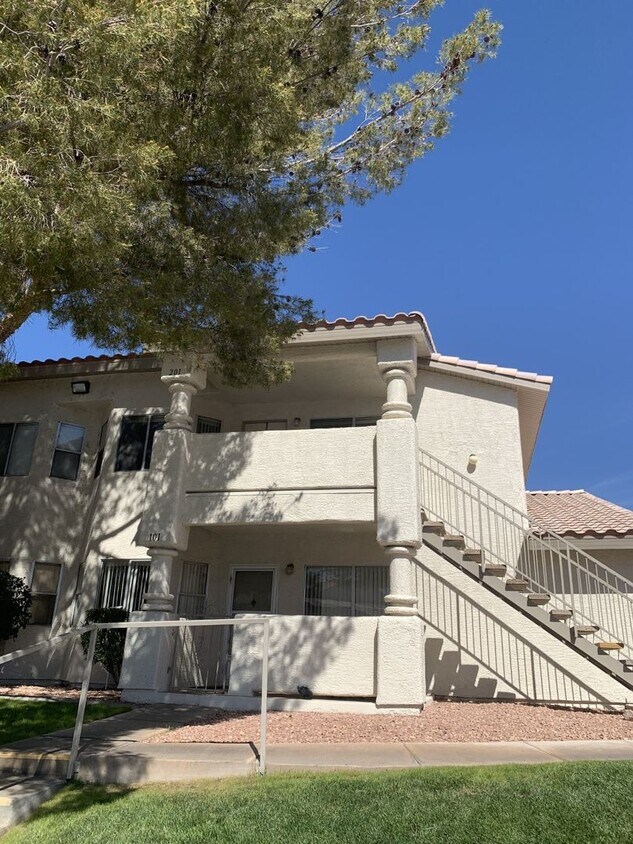 Primary Photo - Upper Level 2 bedroom 2 bath condo in Rock...