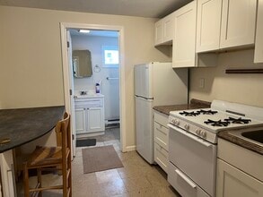 Building Photo - 122 Inman St